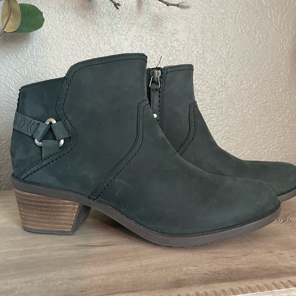 Teva 'Foxy' Black Leather Ankle Boots 
Size US 8